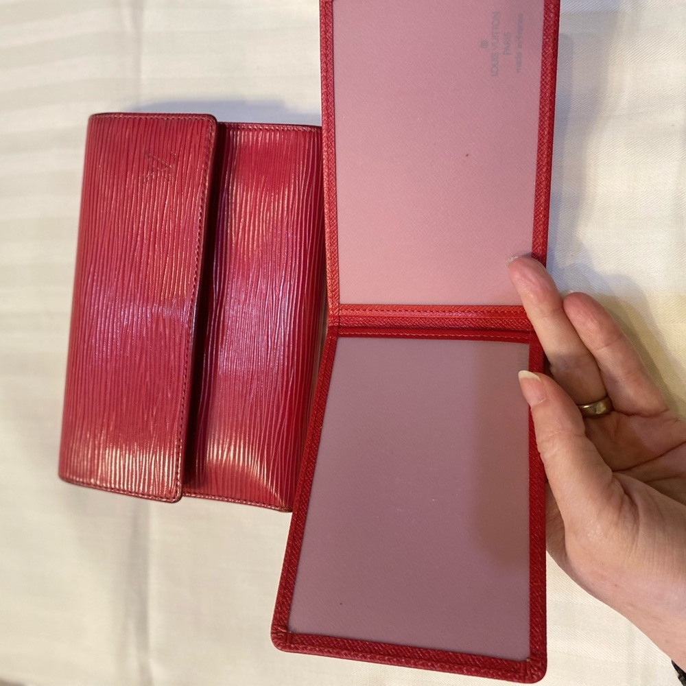 L.V Epi 2 in 1 Trifold wallet Plus ID holder. EUC